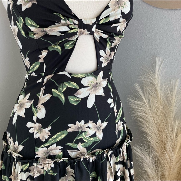 ❤️ Lulus Blooms of Paradise Black Floral Print Sleeveless Maxi Dress! - Picture 11 of 13